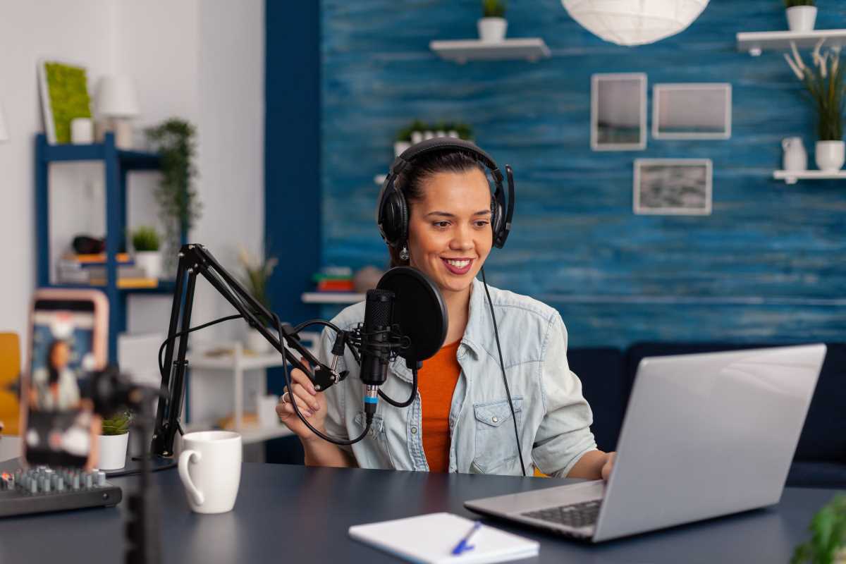 How to Build a Strong Personal Brand in the Digital Age